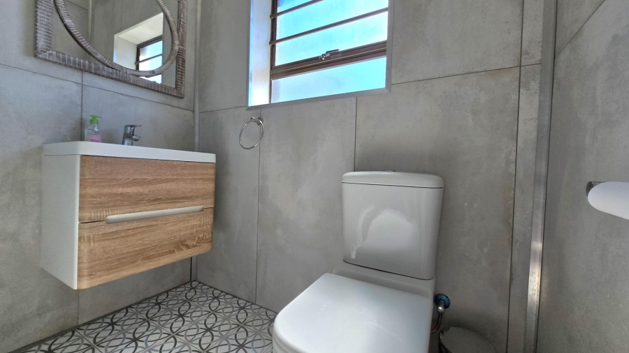 4 Bedroom Property for Sale in Kleinbaai Western Cape